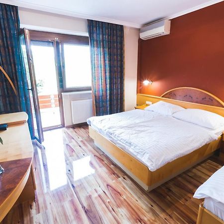 Hotel Smuk Semic ภายนอก รูปภาพ
